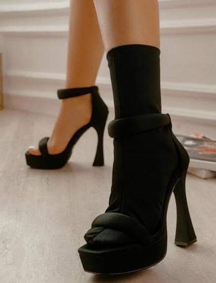 PLATAFORMA HEELS AMARI