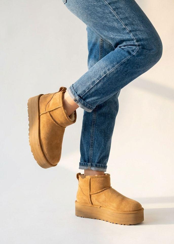 BOTA UGG AKURA-15