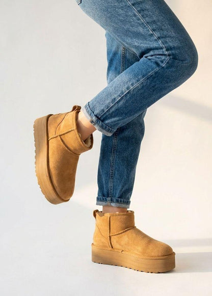 BOTA UGG AKURA-15