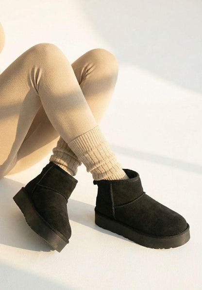 BOTA UGG AKURA-15