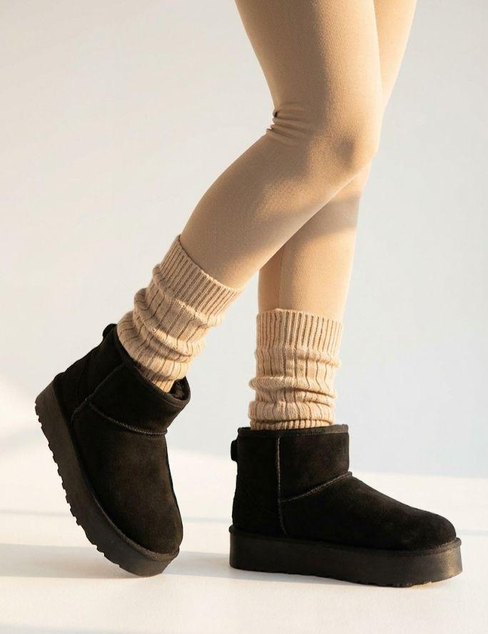 BOTA UGG AKURA-15